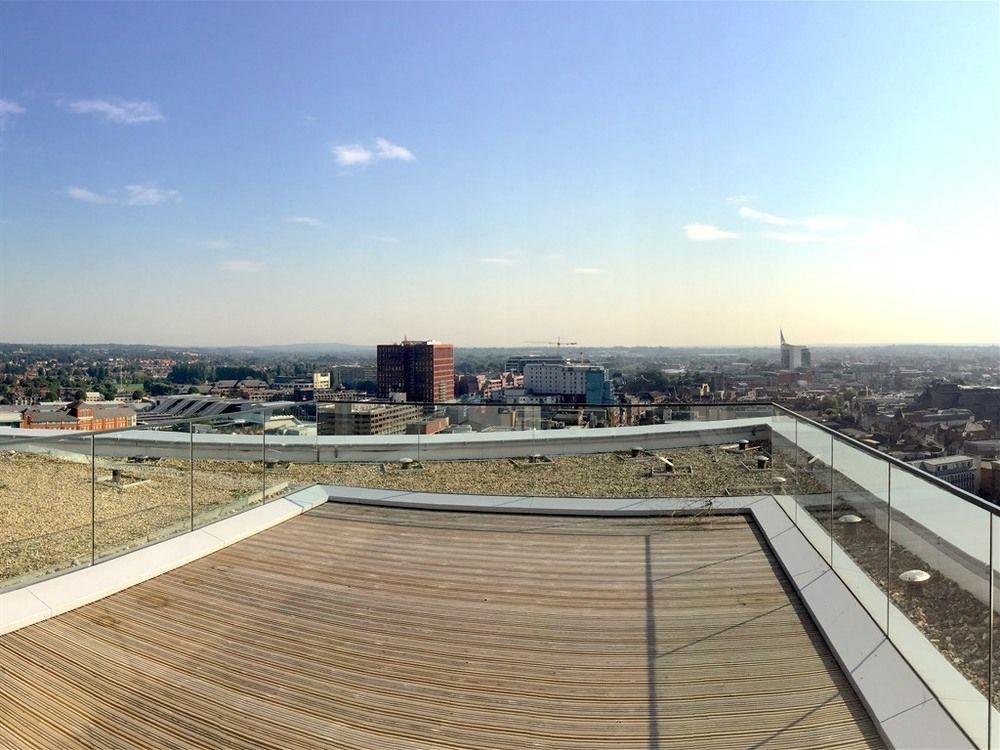 Отель The Penthouse At Hewitt Ридинг Экстерьер фото