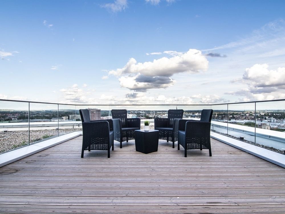 Отель The Penthouse At Hewitt Ридинг Экстерьер фото